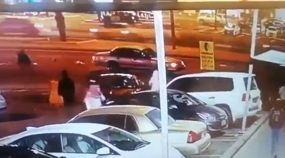 حادث خميس مشيط اليوم في السعودية.. فيديو كامل +18