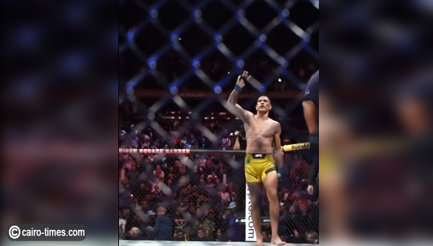 اليكس بيريرا يفوز على إسرائيل أديسانيا بالضربة القاضية UFC 281