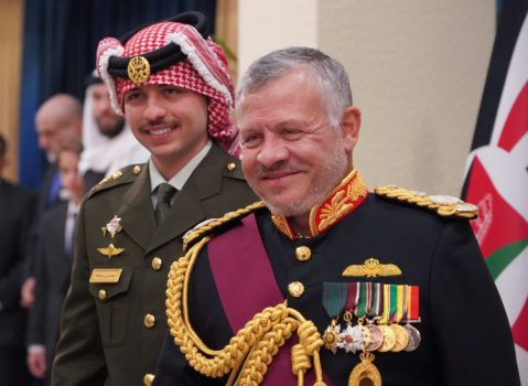 الأمير حمزة وشقيقه الملك عبد الله الثاني.