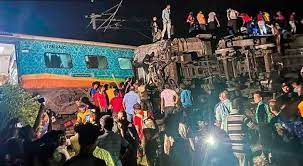 ओडिशा ट्रेन हादसा: मरने वालों की संख्या अब तक 220 के पार हो गई है