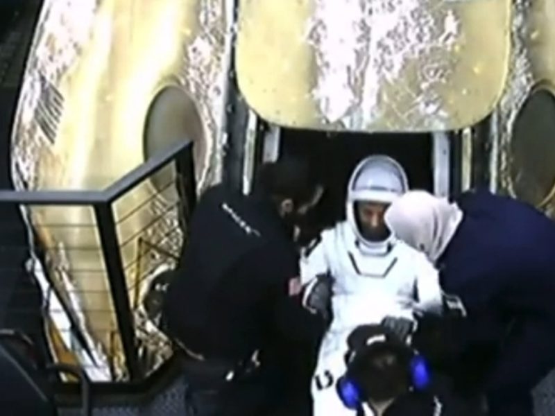 شاهد فيديو عودة “سلطان النيادي” رائد الفضاء الإماراتي صاحب أطول رحلة فضاء يقوم بها عربي