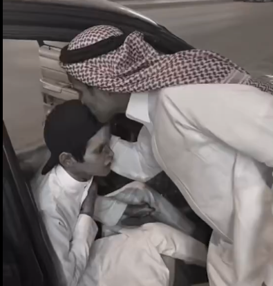 سعود القحطاني يقدم سيارة الى عبد الله السعدي